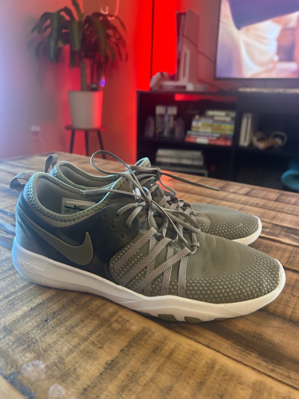 ⚡SALE Women’s NIKE Free TR Trainer Army Green Shoes - Size 8.5 - Picture 9 of 13